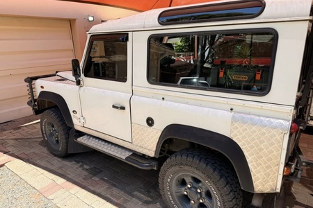 Land Rover Defender 90