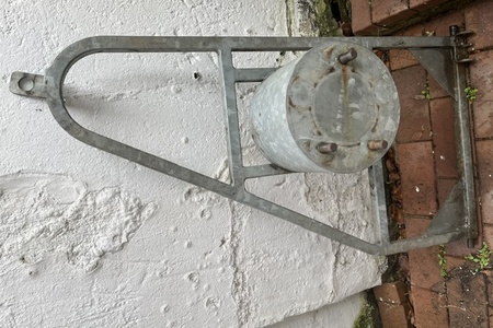 Spare wheel carrier
