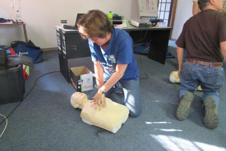 Ansie practicing the correct CPR procedure